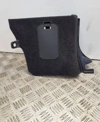 Foot area side trim