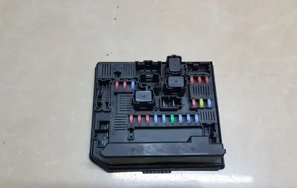 Nissan Qashqai Fuse module 284B7JD00B