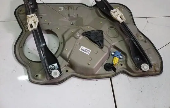 Skoda Octavia Mk2 (1Z) Sliding door window regulator with motor 27931