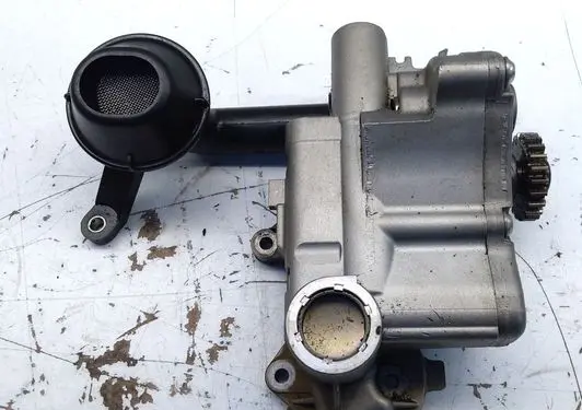 Volkswagen PASSAT B6 Oil pump 06J115106AB