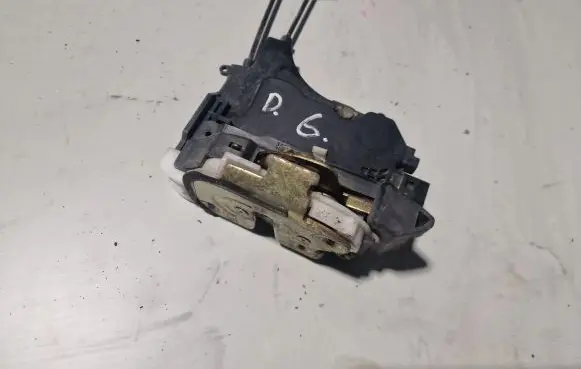 Mitsubishi Grandis Rear door lock