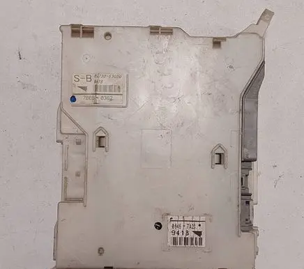 Lexus IS 220D-250-350 Fuse module 8273053050 7B090367 9478