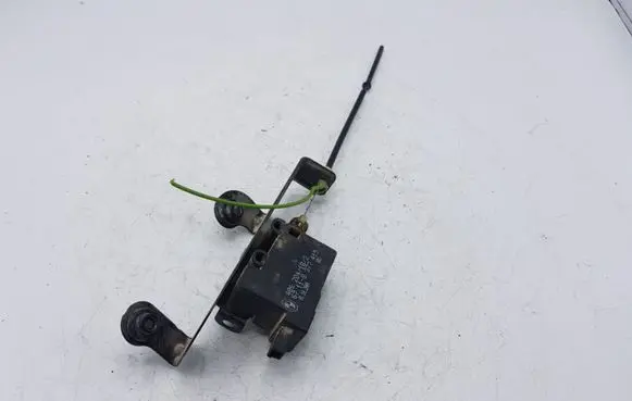 BMW 5 E60 E61 Fuel tank cap lock 8377415