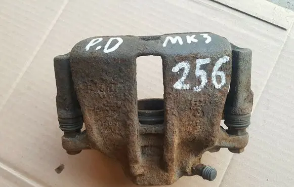 Volkswagen Jetta II Front brake caliper