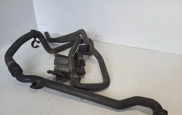 BMW 5 E39 Coolant heater control valve 8374995