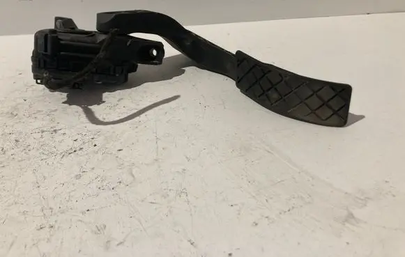 Audi A4 S4 B6 8E 8H Accelerator throttle pedal 8E1721523A