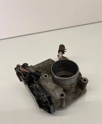Toyota Corolla E120 E130 Throttle valve 220300D020 00747 5A06