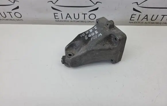 Mercedes-Benz S W221 Engine mounting bracket A6422230504