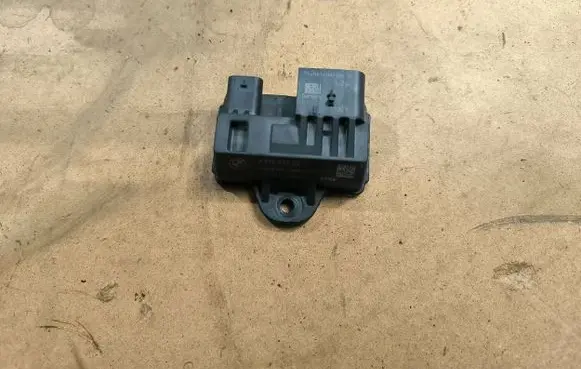 BMW X5 F15 Glow plug pre-heat relay 8519472 0522140104