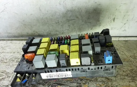 Mercedes-Benz ML W163 Fuse module 1635450205 516012