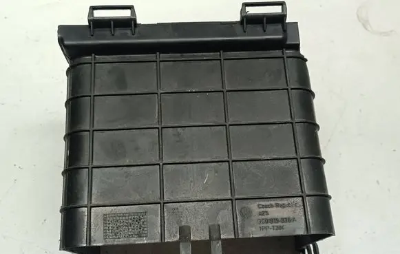 Volkswagen Tiguan Battery box tray 3C0915336A