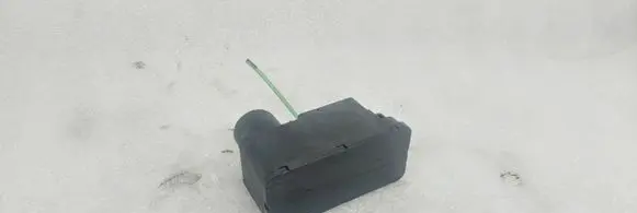 Volkswagen PASSAT B4 Central locking vacuum pump 1H0962257E
