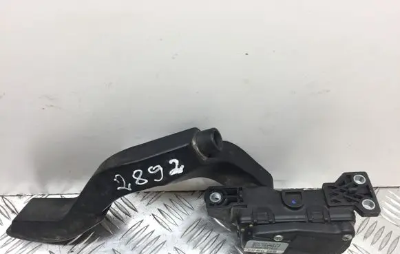 Volkswagen PASSAT B5.5 Accelerator throttle pedal 8D1721523F