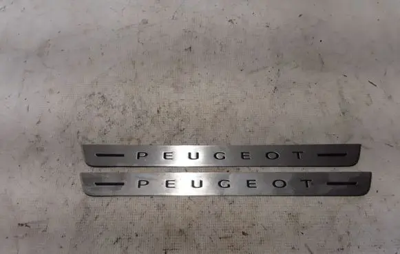 Peugeot 208 Front sill trim cover 9828373080