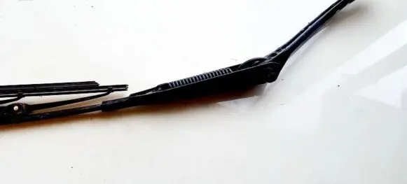 Opel Omega B1 Front wiper blade arm 90493822LH