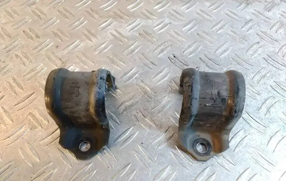 Toyota RAV 4 (XA50) Sway bar bush bracket, front 