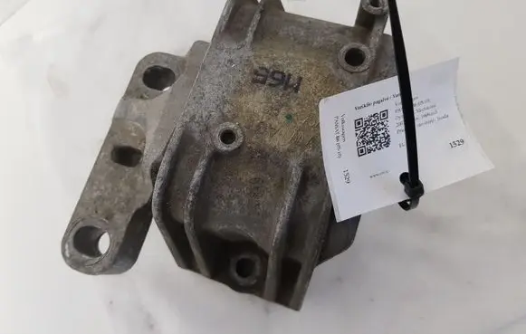 Volkswagen PASSAT B6 Engine mount bracket 1K0199262