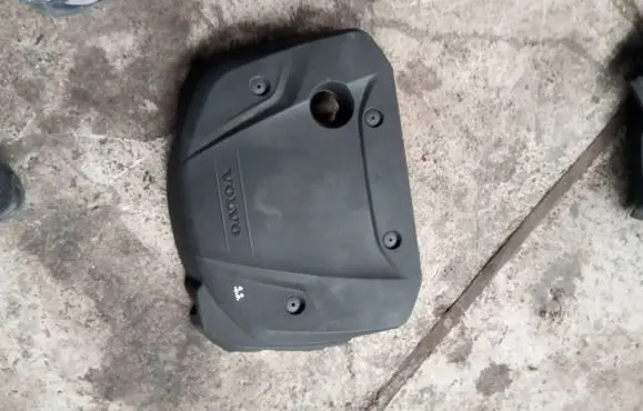 Volvo V60 Engine cover (trim) 31368883