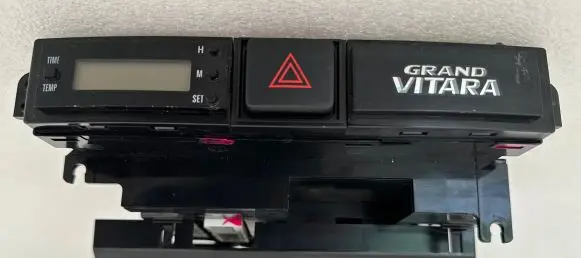 Suzuki Grand Vitara I Hazard light switch 3678052J00
