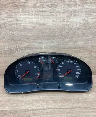 Volkswagen PASSAT B5 Speedometer (instrument cluster) 3B0919911 110008793 KMH