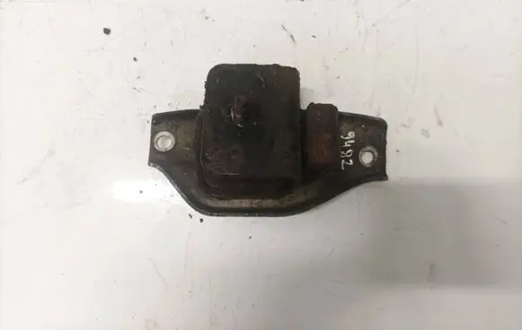 Subaru Legacy Engine mount bracket