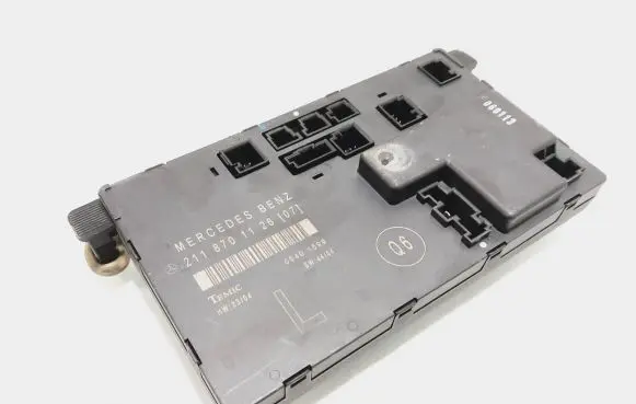 Mercedes-Benz E W211 Door control unit/module 2118701126 00401599