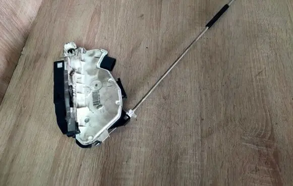Seat Ibiza IV (6J,6P) Front door lock 5N2837016C