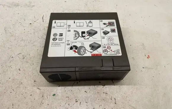 Audi A6 S6 C7 4G Tire air pump compressor 8P0012615A