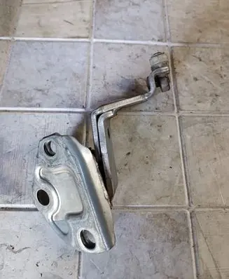 Toyota Previa (XR30, XR40) II Front door upper hinge