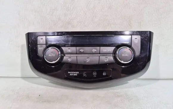 Nissan Qashqai Climate control unit 275004EA0A L4798T907770