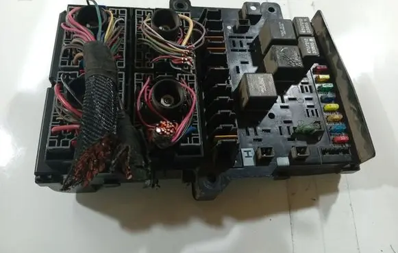 Chrysler Voyager Fuse box set P4707794