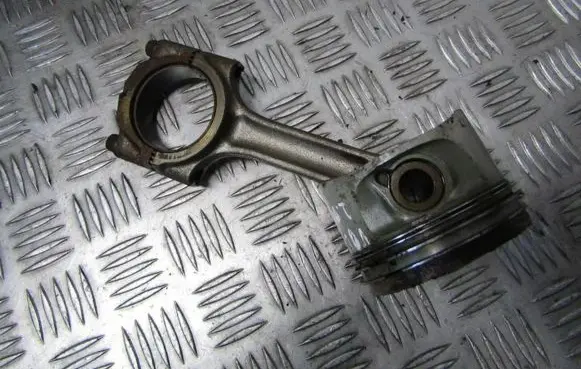 Volvo S40, V40 Piston with connecting rod