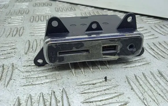 Jeep Grand Cherokee USB socket connector 68141322AA