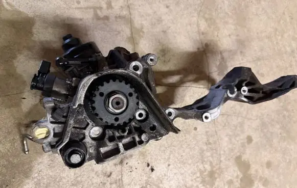 Audi A4 S4 B9 Fuel injection high pressure pump 04L130755E