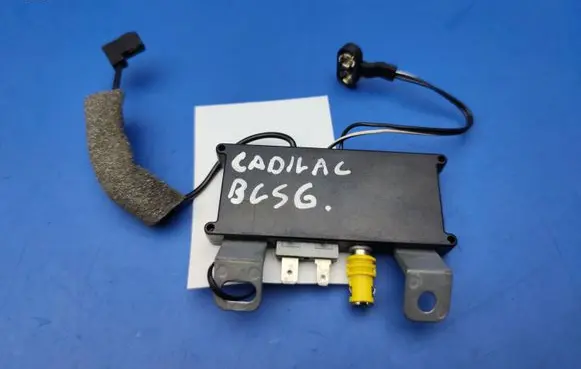 Cadillac BLS Aerial antenna amplifier 12785232 127000000