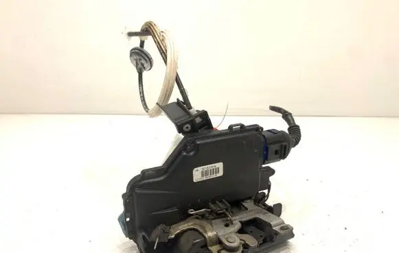 Volkswagen Touareg I Front door lock 3D1837016