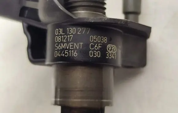 Audi A3 S3 8P Fuel injector 04451160303341 S6MVENTC6F939 03L130277