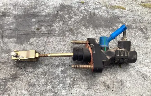 Toyota Avensis T250 Clutch slave cylinder 1380521