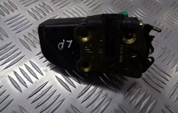Chrysler PT Cruiser Front door lock