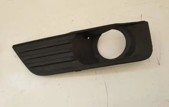 Ford Focus Front bumper lower grill 4M5119953AE