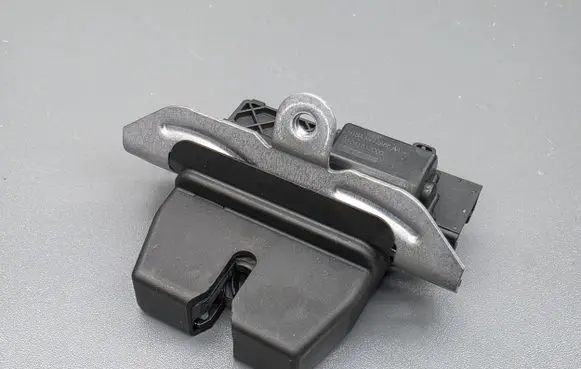 Ford Fiesta Tailgate/trunk/boot lock/catch/latch 01041613000 H1BAN442A66AA