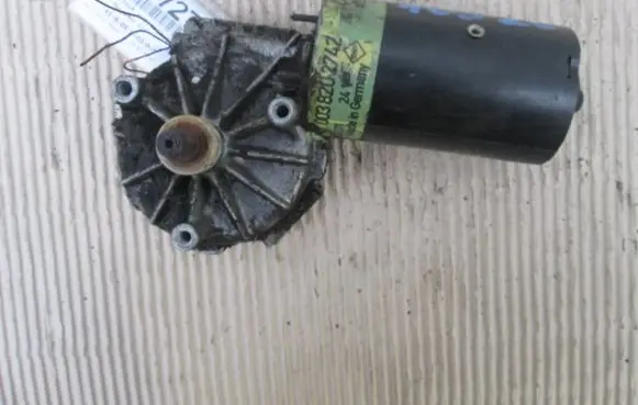 Mercedes-Benz E W124 Front wiper linkage and motor