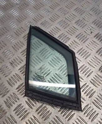 Toyota Avensis T270 Front door vent window glass four-door 