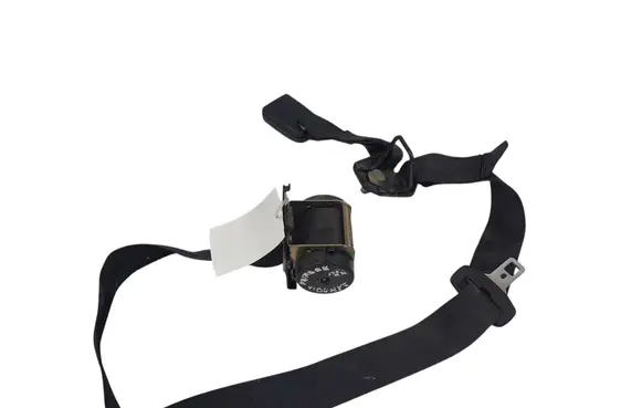 Nissan Primera Middle seatbelt (rear) 