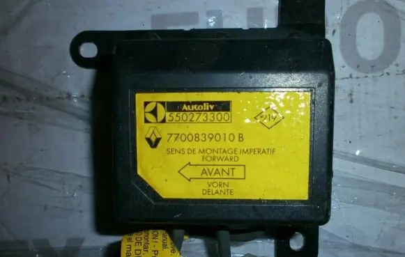 Renault Twingo I Airbag control unit/module 7700839010B 550273300
