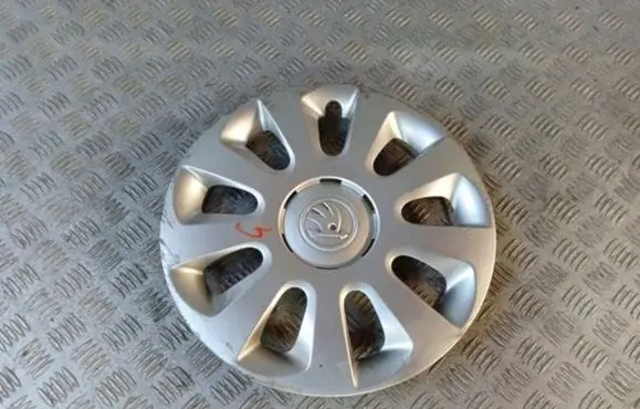 R14 wheel hub/cap/trim