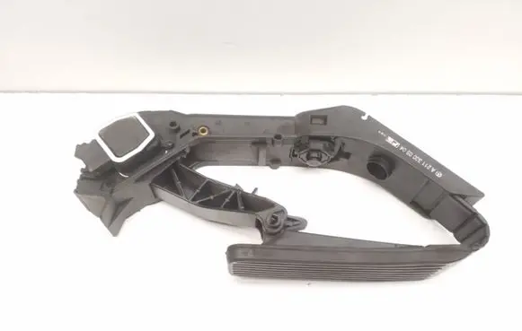 Mercedes-Benz CLS C219 Accelerator throttle pedal A2113000504