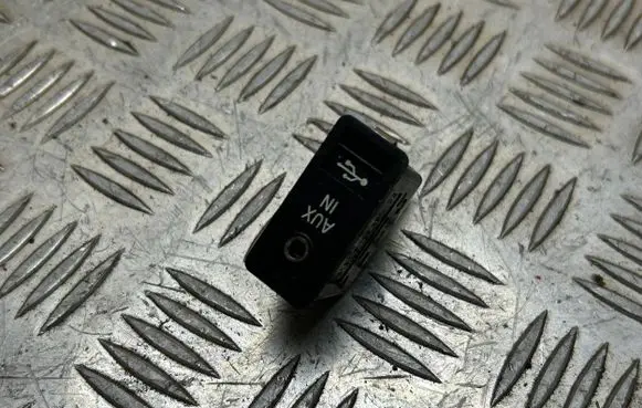 BMW 5 F10 F11 AUX in-socket connector 9129651 6131912965102