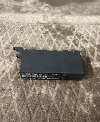 Mercedes-Benz C W202 Other control units/modules 2025420232 352824 95M06