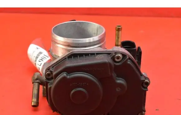 Skoda Octavia Mk1 (1U) Throttle body valve 06A133064H